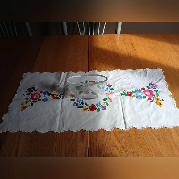 Vintage Handmade Embroidered Table Runner - Picture 7 of 7